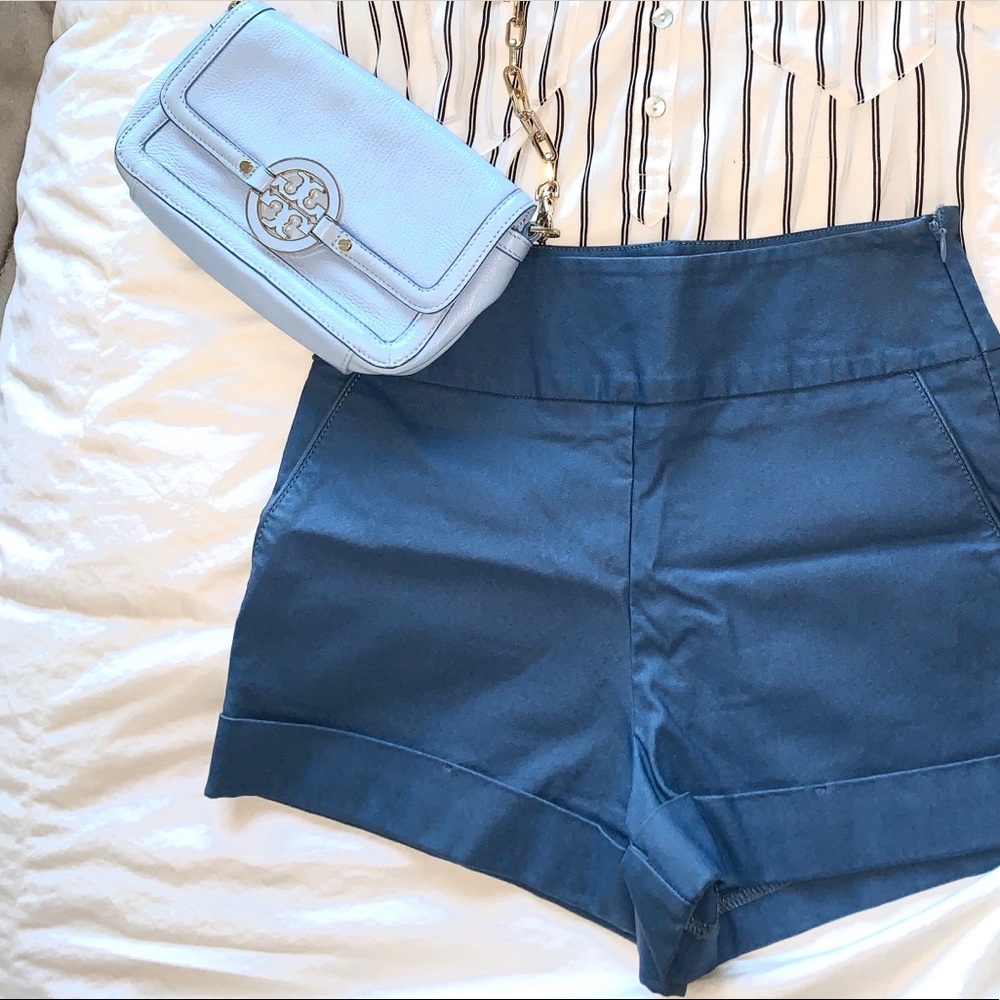 High Waisted faux-leather shorts, with side zipper